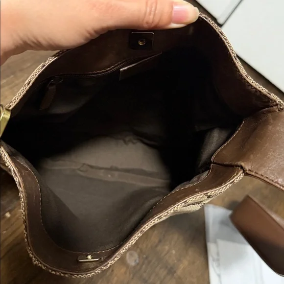 Authentic Gucci Brown GG Supreme Messenger Bag with Leather Strap - Picture 5 of 7